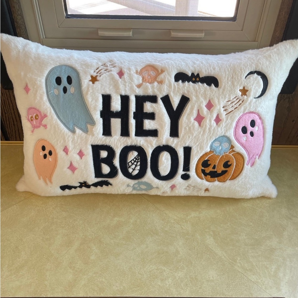 FEELIN SPOOKY “HEY BOO” HALLOWEEN PLUSH GHOST PILLOW
